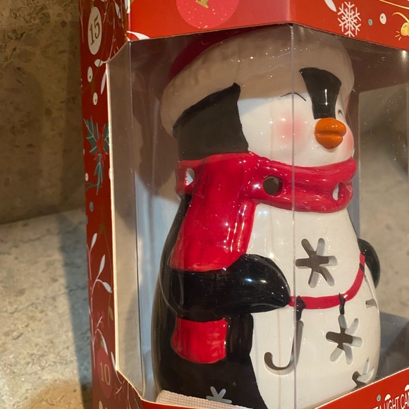 Yankee Candle Ceramic Penguin Candle Holder - Picture 3 of 9